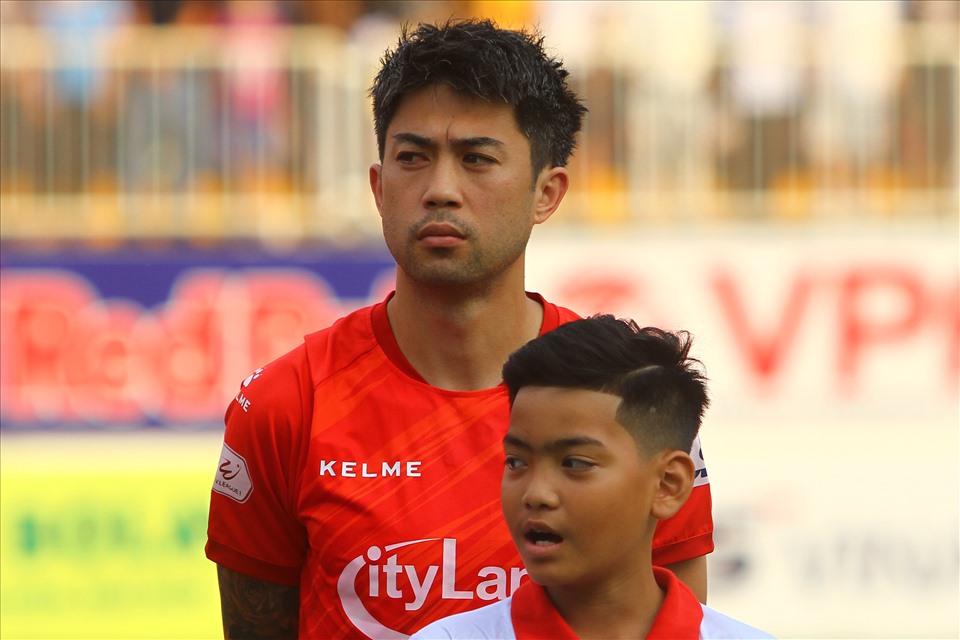 Chiều  28.3, câu lạc bộ TPHCM hành quân đến của Hoàng Anh Gia Lai ở vòng 6 V.League 2021. Đây là lần đầu tiên tiền vệ Lee Nguyễn trở về sân Pleiku đối đầu đội bóng cũ kể từ khi trở về Việt Nam.