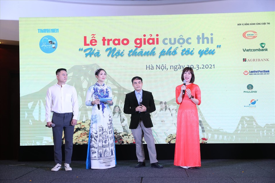 Nhiều câu chuyện cảm động được chia sẻ tại lễ trao giải cuộc thi “Hà Nội thành phố tôi yêu“. Ảnh: BTC.