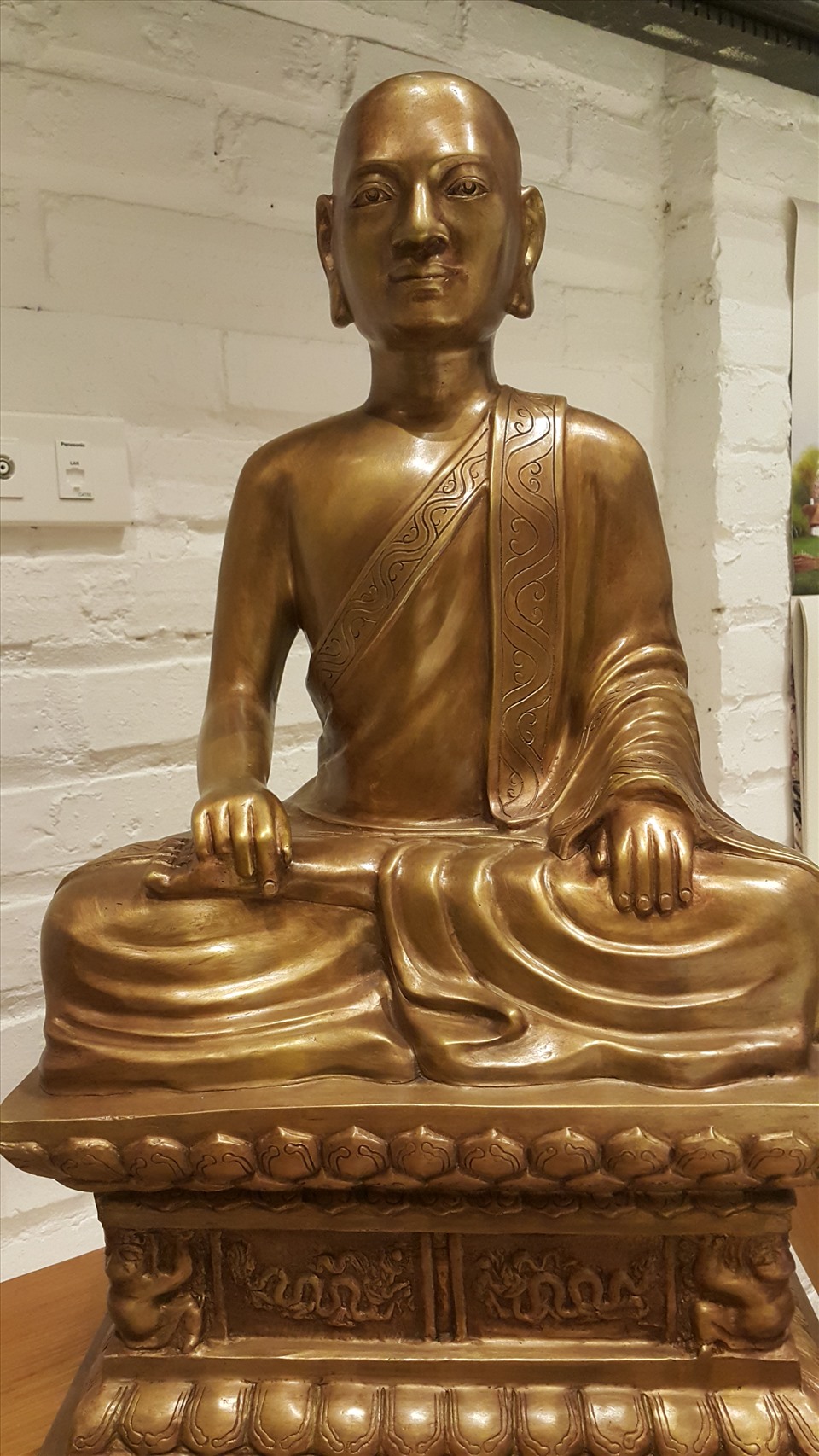 Tượng Phật Hoàng Trần Nhân Tông, bản đồng. Ảnh: Hải Anh