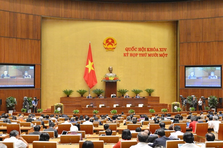 Quốc hội thảo luận ở hội trường về các báo cáo.