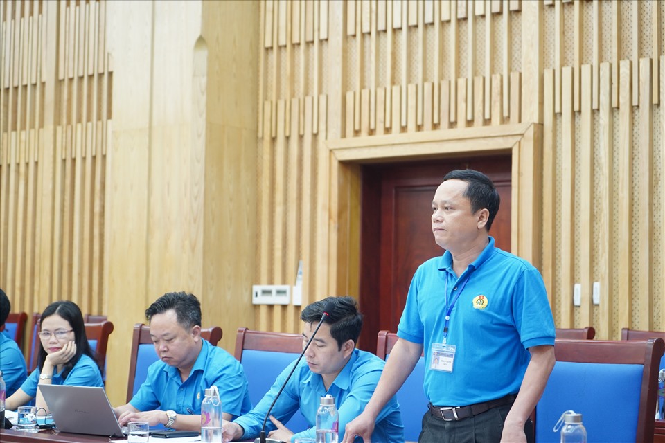 Ông Vương An Nguyên - Chủ tịch CĐ Khu kinh tế Đông Nam Nghệ An kiến nghị tăng cường thanh tra, xử lý doanh nghiệp vi phạm trong đối thoại với người lao động. Ảnh: QĐ