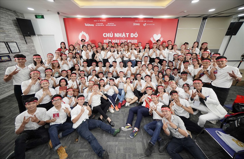 Hơn 500 nhân viên, nhà phân phối, khách hàng của Amway Việt Nam tham gia chương trình.