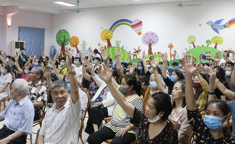 100% cử tri nơi cư trú tín nhiệm giới thiệu ông Chu Ngọc Anh ứng cử đại biểu HĐND thành phố. Ảnh: Trần Long