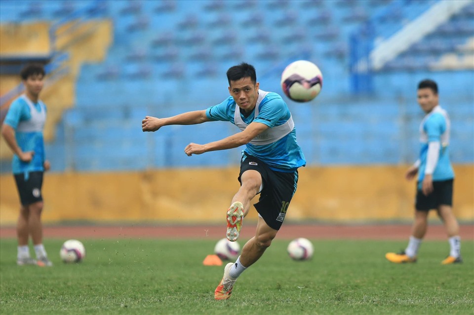 Văn Quyết và các đồng đội tại Hà Nội đang tích cực chuẩn bị cho sự trở lại của V.League 2021. Ảnh: HNFC