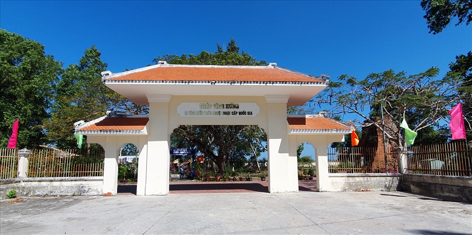 DI tích quốc gia tháp cổ Vĩnh Hưng, xã Vĩnh Hưng A, huyện Vĩnh Lợi, tỉnh Bạc Liêu.