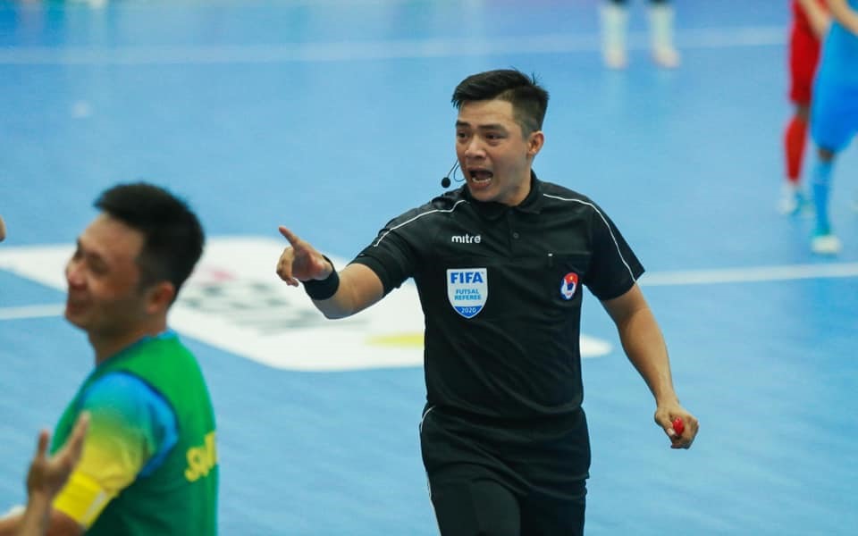 Ông Trương Quốc Dũng từng cầm còi ở futsal World Cup 2016. Ảnh: NVCC