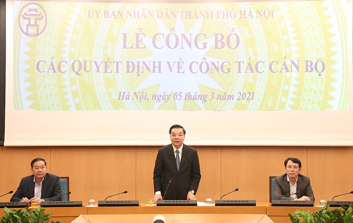 Chủ tịch UBND TP Chu Ngọc Anh phát biểu giao nhiệm vụ tại buổi lễ.