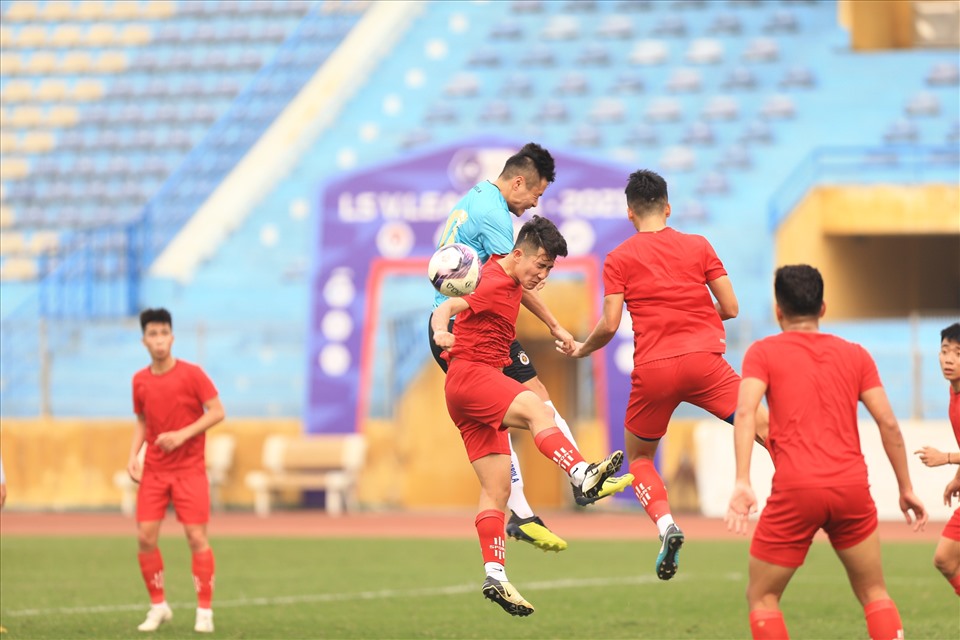 Đội Phú Thọ dưới sự dẫn dắt của huấn luyện viên Vũ Như Thành trong trận giao hữu với Hà Nội. Ảnh: Hoài Thu