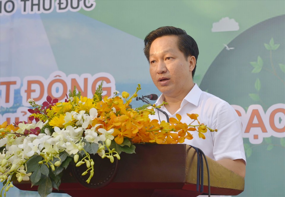 Ông Hoàng Tùng - Chủ tịch UBND Thành phố Thủ Đức phát động trồng 1 triệu cây xanh trên địa bàn trong 5 năm tới.  Ảnh: M.Q