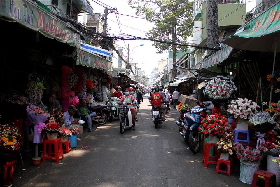 Chợ hoa Hồ Thị Kỷ (quận 10) ngày 7.3. Ảnh: Thanh Vũ