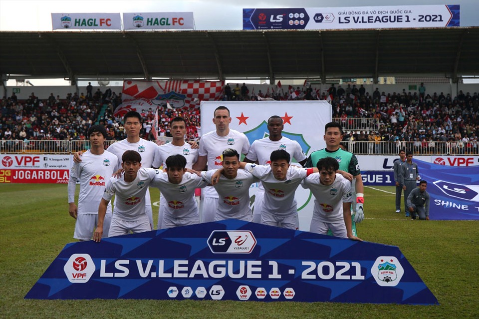 Hoàng Anh Gia Lai đặt mục tiêu vô địch V.League 2021 dưới sự dẫn dắt của huấn luyện viên Kiatisak. Ảnh: VPF.