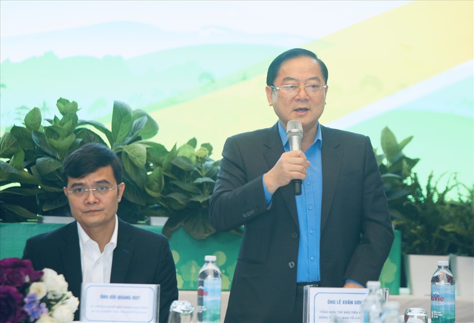 Ông Lê Xuân Sơn chia sẻ thông tin về Tiền Phong Marathon 2021. Ảnh: Như Ý