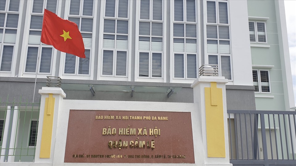 Số 91, Nguyễn Phước Tần được cấp cho cả người dân và cơ quan bảo hiểm quận Cẩm Lệ. Ảnh: HL