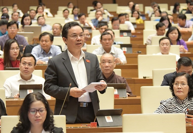 Đại biểu Hoàng Văn Cường phát biểu.