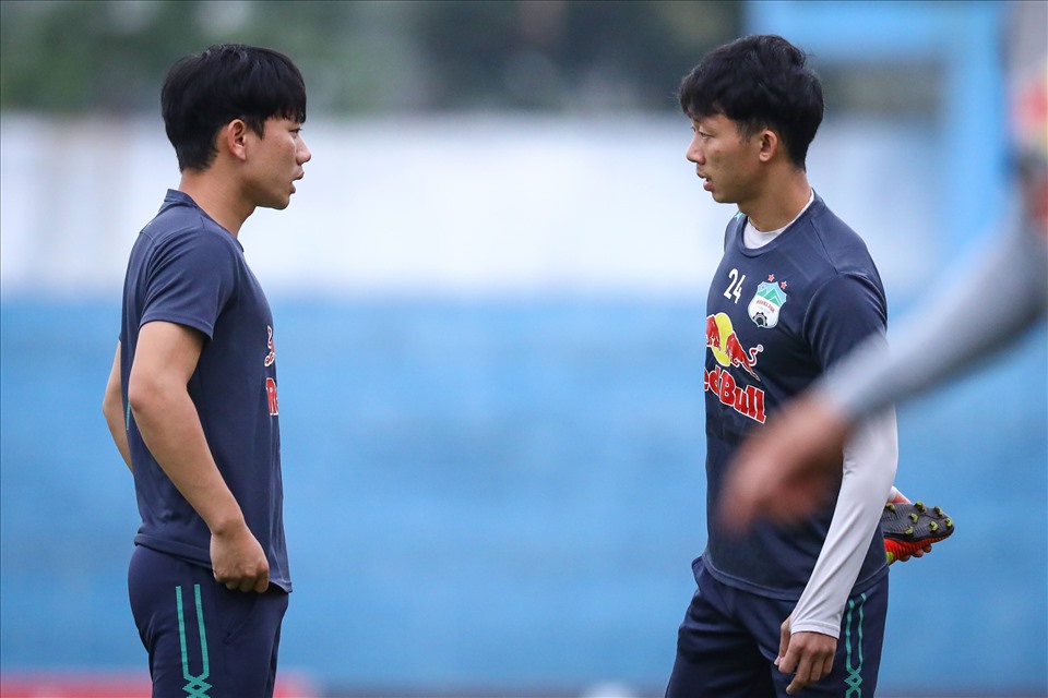Minh Vương (trái) cũng đã có được bàn thắng cho Hoàng Anh Gia Lai trong trận gặp TPHCM.