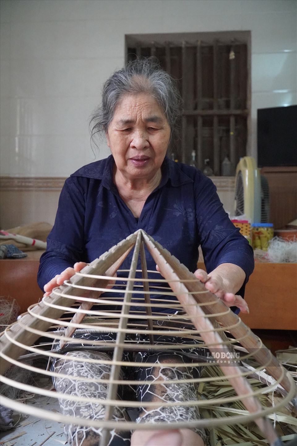 Về làng Chuông xem nghệ nhân Thủ đô làm nón lá