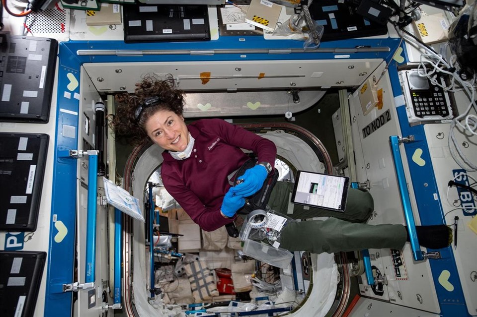 Phi hành gia NASA Christina Koch trên Trạm Vũ trụ Quốc tế. Ảnh: NASA.