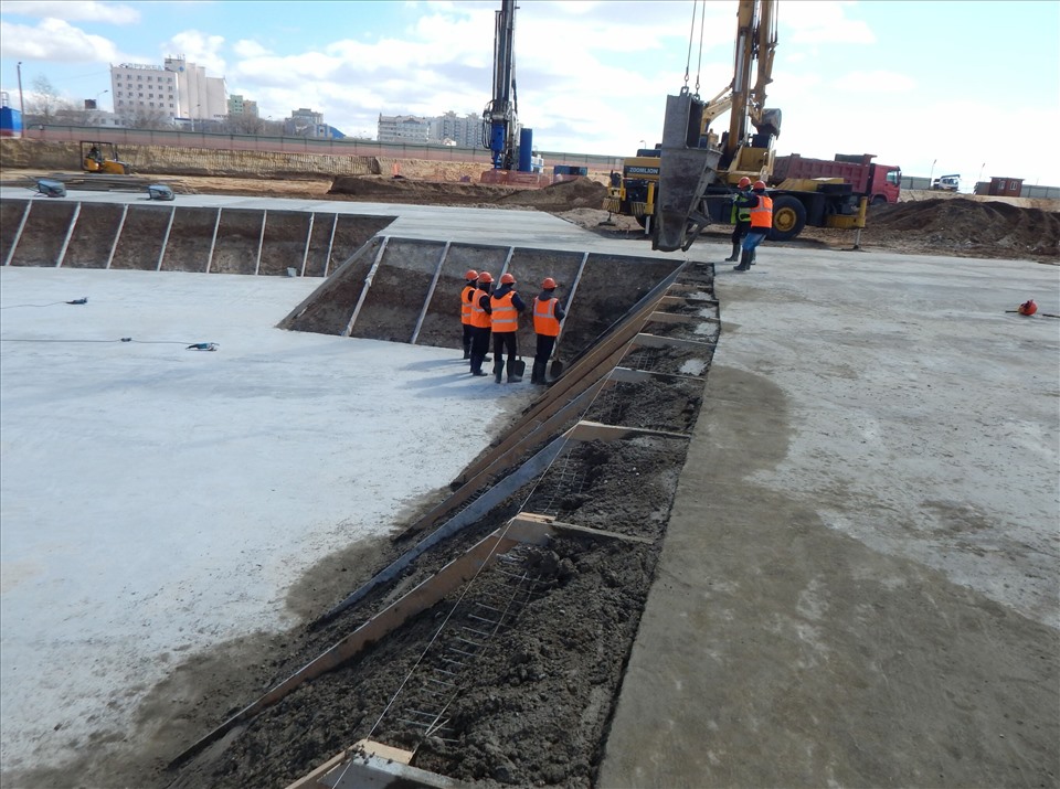 Cáp treo đang được xây dựng ở Blagoveshchensk. Ảnh: Chính quyền vùng Amur