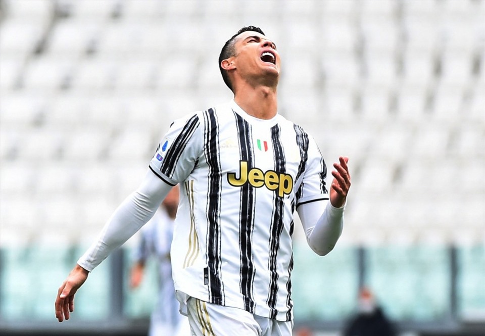 Ronaldo không hài lòng với các đồng đội ở Juve sẽ là lý do để anh trở lại Man United? Ảnh: Serie A