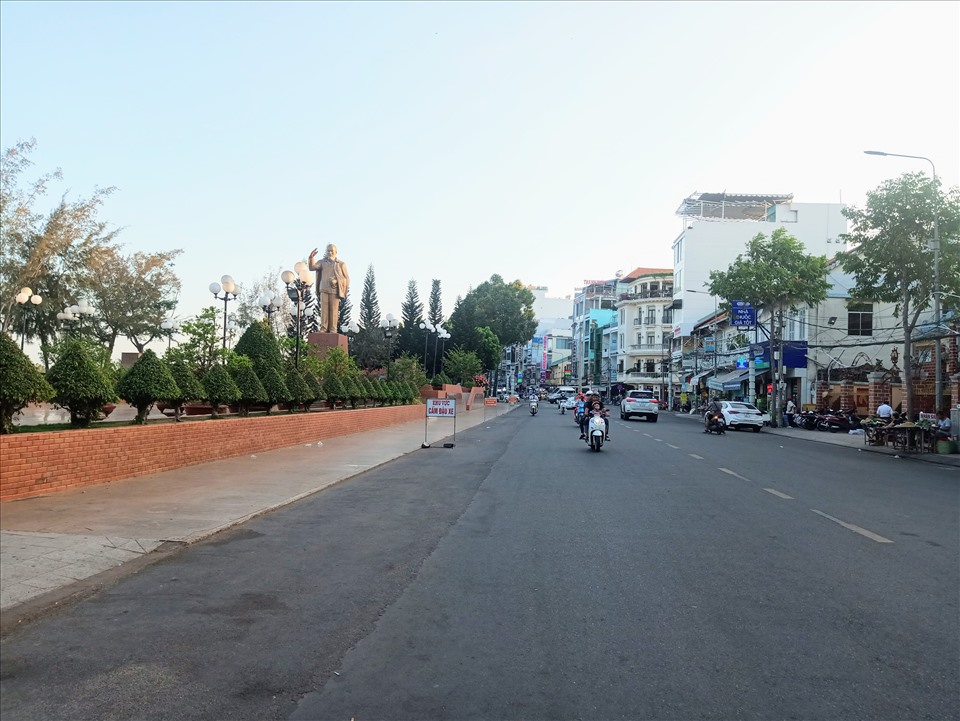 Tuyến đường Hai Bà Trưng chạy dọc theo bến Ninh Kiều sắp sửa có tuyến phố đi bộ. Ảnh: Tr.L.