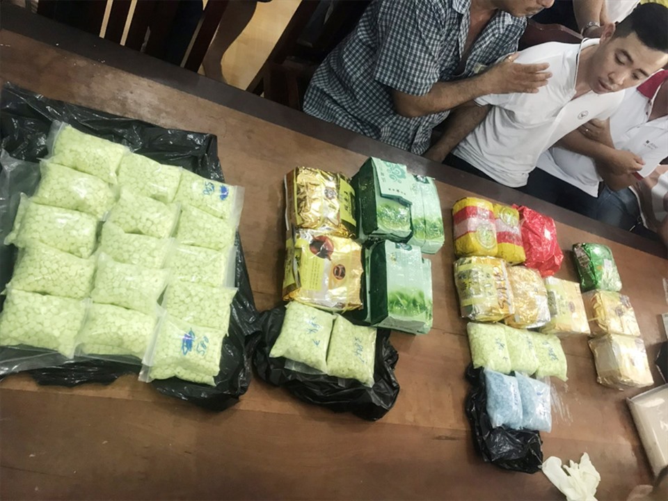 Tang vật trong vụ buôn bán ma túy xuyên quốc gia bị lực lượng chức năng tỉnh An Giang bắt giữ. Ảnh: Vũ Tiến