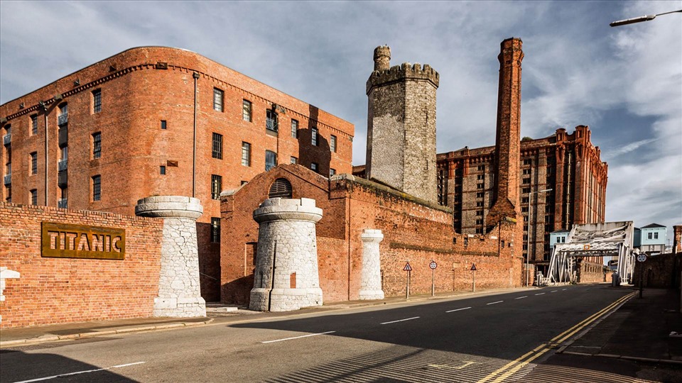 Đội bóng Hoàng gia nghỉ tại khách sạn mang tên con tàu huyền thoại. Ảnh: Titanic Hotel Liverpool