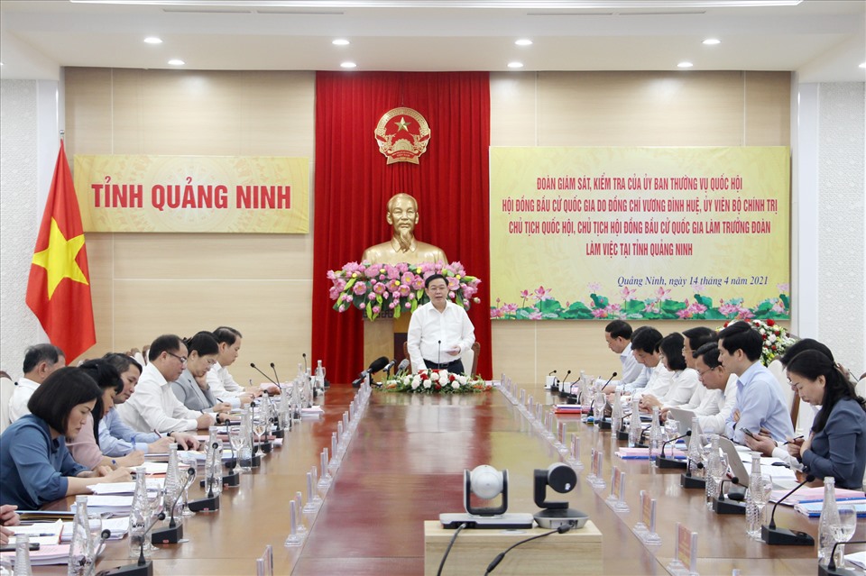 Chủ tịch Quốc hội làm việc với Ban Thường vụ Tỉnh ủy và Ủy ban bầu cử tỉnh Quảng Ninh. Ảnh: Thu Chung