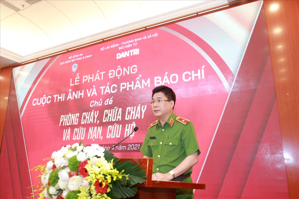 Thiếu tướng Nguyễn Tuấn Anh - Cục trưởng Cục Cảnh sát PCCC và CNCH phát biểu tại buổi lễ phát động.
