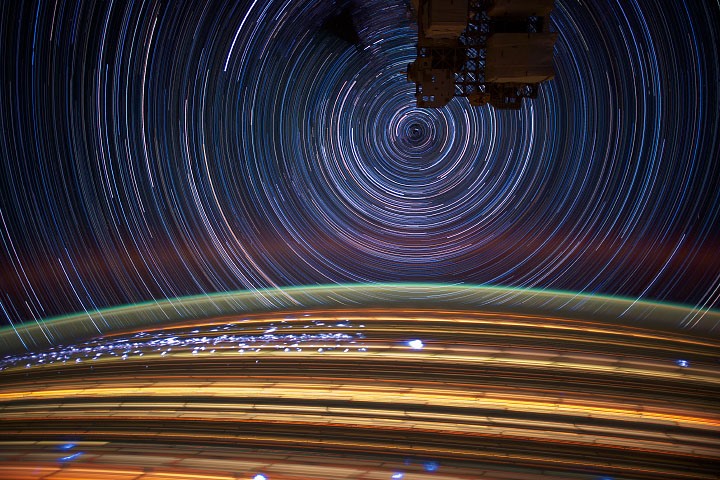 Bức ảnh tổng hợp từ một loạt 72 ảnh do phi hành gia Don Pettit của NASA chụp từ Trạm Vũ trụ Quốc tế (ISS) vào tháng 4.2012 là đối thủ nặng ký nhất trong cuộc thi. Ảnh đươc chụp khi ISS di chuyển qua biển Caribbean, qua Nam Mỹ và Nam Đại Tây Dương. Ảnh: NASA.