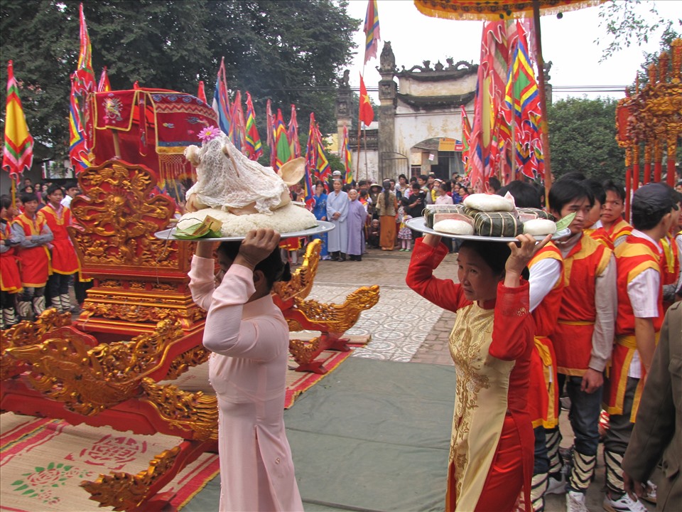 Dâng lễ tại lễ hội mừng xuân đón vua Hùng, xã Tiên Kiên, Lâm Thao.  Ảnh: Quang Thanh