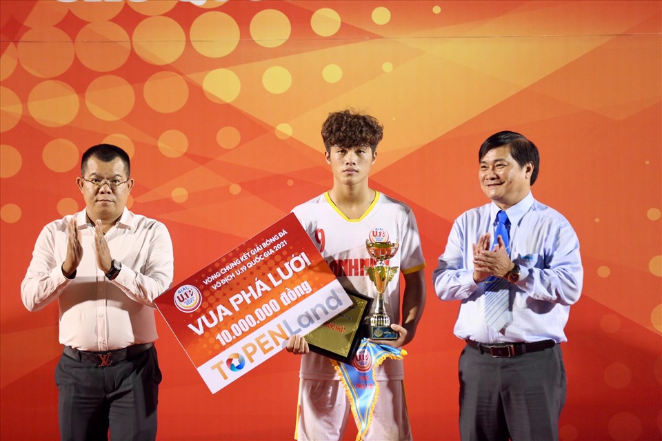 Danh hiệu Vua phá lưới thuộc về Nguyễn Quốc Việt (U19 Học viện NutiFood) với 8 bàn