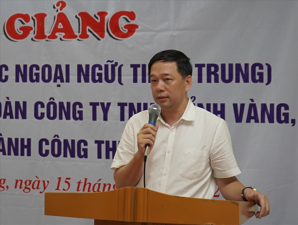 Ông Tống Văn Băng - Chủ tịch Liên đoàn Lao động TP.Hải Phòng phát biểu tại buổi lễ khai giảng. Ảnh Mai Dung