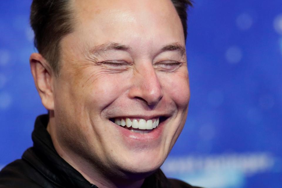 Tỉ phú Elon Musk một lần nữa khiến giá tiền ảo Dogecoin tăng vọt. Ảnh: AFP/Getty.