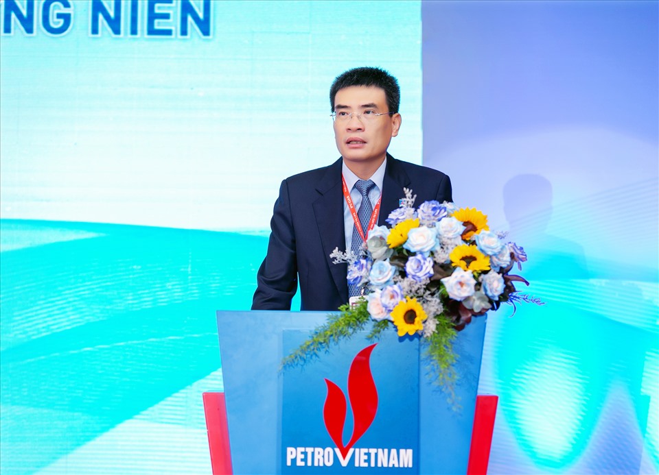 1/ TGĐ PV GAS Dương Mạnh Sơn báo cáo Đại hội về kết quả hoạt động năm 2020, kế hoạch sản xuất kinh doanh và phân phối lợi nhuận năm 2021.
