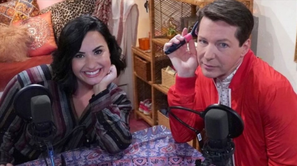 Demi Lovato và nam diễn viên Sean Hayes sẽ cùng kết hợp trong bộ phim sitcom “Hungry”. Ảnh: Xinhua