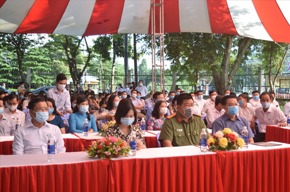 Tại buổi lễ có sự tham gia của ông Dương Tấn Hiển - Phó Chủ tịch UBND thành phố Cần Thơ; ông Phạm Phú Trường Giang - Phó Giám đốc Sở Y tế và lãnh đạo các ban ngành.