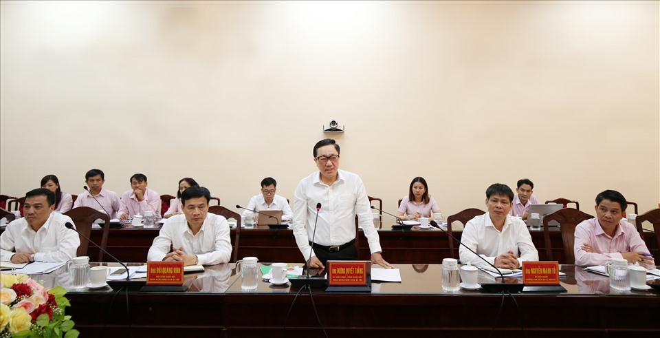 Tổng Giám đốc NHCSXH Dương Quyết Thắng phát biểu tại buổi làm việc với Tỉnh ủy Bình Thuận.