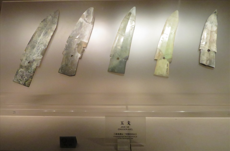 Bảo tàng Tam Tinh Đôi: Gươm tế lễ bằng ngọc.