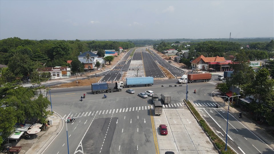 Đoạn đoạn Mỹ Phước - Tân Vạn dài hơn 42km triển khai từ xây dựng hoàn thành đưa vào sử dụng từ năm 2015. Sau đó tiếp tục khởi công xây dựng dự án đường tạo lực Mỹ Phước - Bàu Bàng.