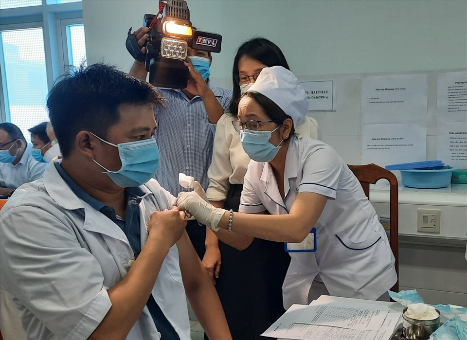 Những mũi vaccine phòng dịch COVID019 tại Vĩnh Long đã được tiêm cho những người thuộc nhóm ưu tiên. Ảnh: P.V.
