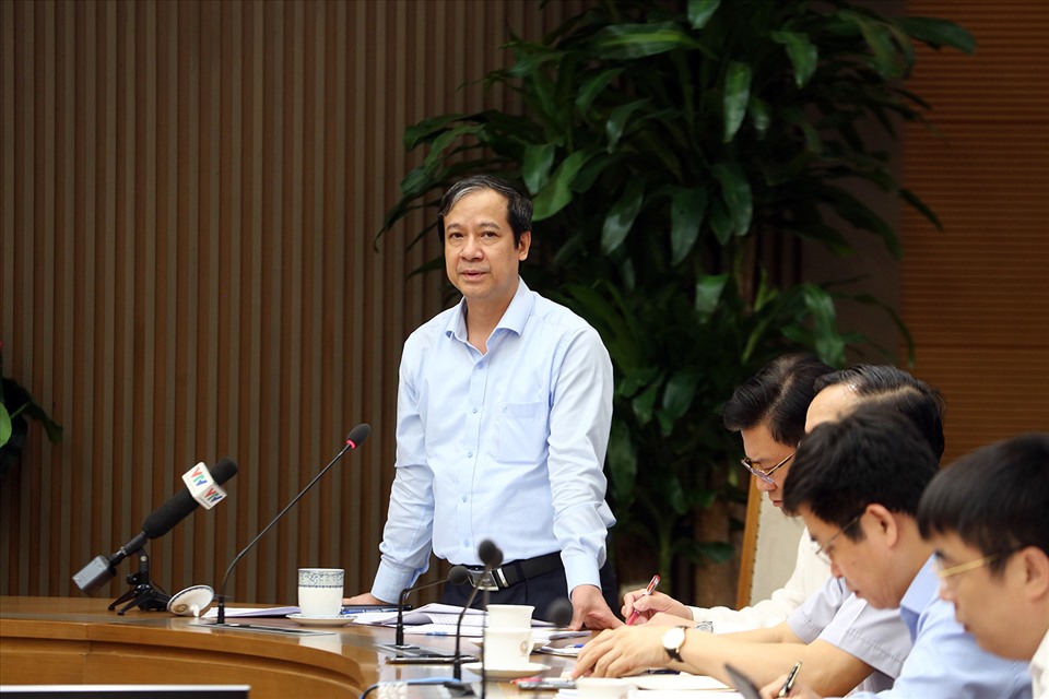 Bộ trưởng Bộ GDĐT Nguyễn Kim Sơn phát biểu tại buổi làm việc. Ảnh VGP/Đình Nam