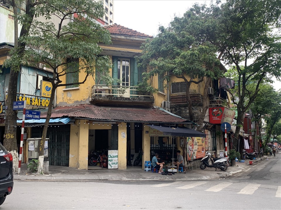 Biệt thự cổ ở trên nhiều tuyến phố ở Hà Nội bị xuống cấp và sử dụng sai mục đích.