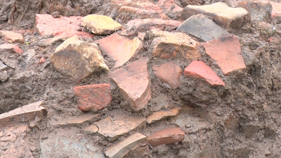 Trong quá trình nghiên cứu, nhóm nghiên cứu đã ghi nhận nhiều địa điểm phân bố mộ gạch ở khu vực ngã ba sông Bôi thuộc hai huyện Nho Quan, Gia Viễn (Ninh Bình). Ảnh: NT