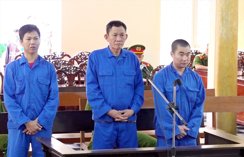 Các bị cáo Nath, Khải, Quên (từ trái qua) bị Tòa án nhân dân tỉnh An Giang phạt tù vì tổ chức đưa người nhập cảnh trái phép. Ảnh: Vũ Tiến