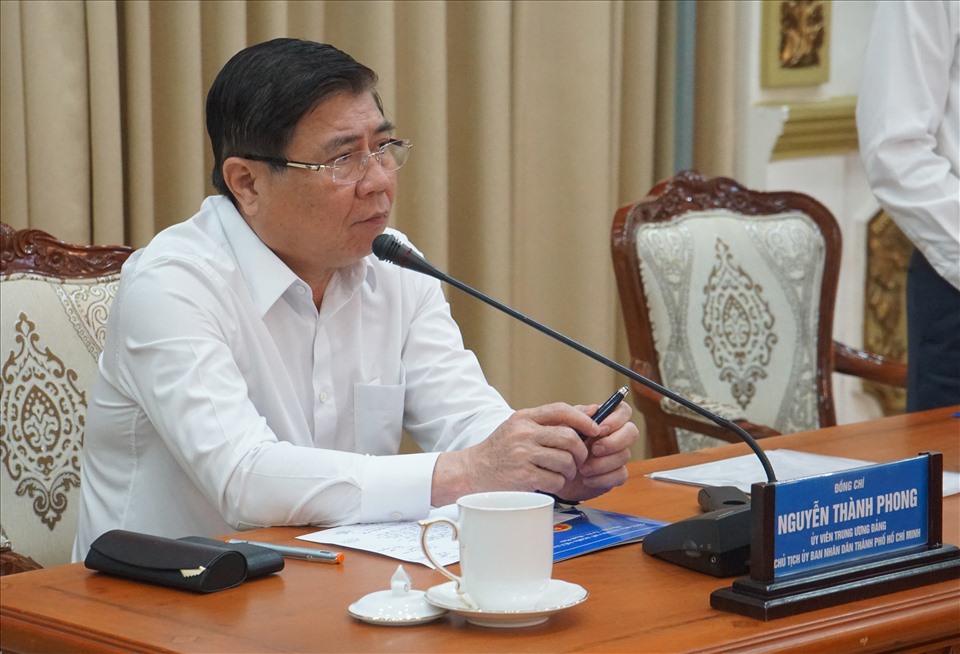 Chủ tịch UBND TPHCM Nguyễn Thành Phong cùng tham gia làm việc tại buổi họp. Ảnh: Thanh Chân.