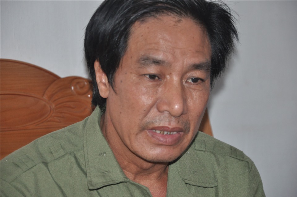 Chú Nguyễn Văn Thẩm xúc động khi PV báo Lao Động về tận nhà thăm hỏi gia đình.