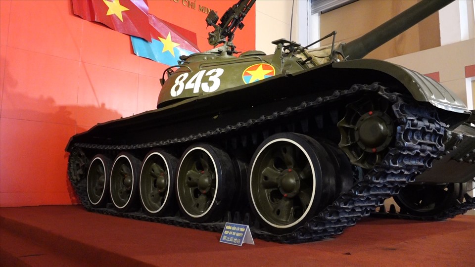 Xem bức ảnh về xe tăng 843, được xem là biểu tượng của sự can đảm và sức mạnh của quân đội Việt Nam, sẽ khiến bạn có được cái nhìn rõ nét hơn về bộ máy chiến đấu này.