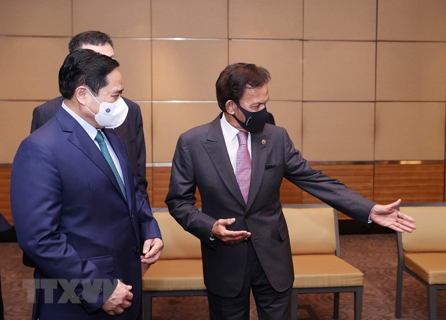 Thủ tướng Phạm Minh Chính và Quốc vương Brunei. Ảnh: TTXVN
