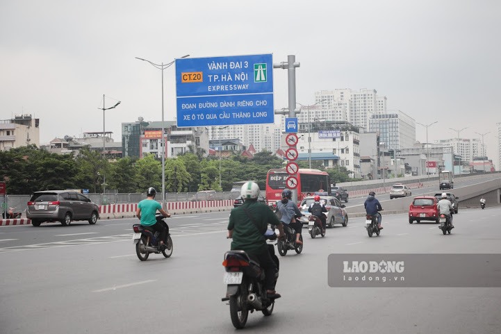 Hiện tuyến vành đai 3 đã hoàn thiện 80% với hệ thống đường trên cao, kết hợp đường bộ từ Mai Dịch đến cầu Thanh Trì.