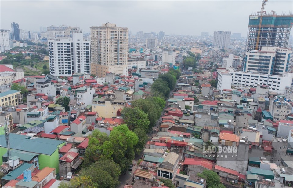 Đường vành đai 1 là tuyến giao thông đường bộ vòng tròn, tuyến đường chạy xung quanh nội đô và bao trọn lấy nội thành của thành phố hay khu đô thị mà nó đi qua trung tâm thành phố Hà Nội.